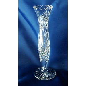 Crystal 18cm vase. Traditional Collection.