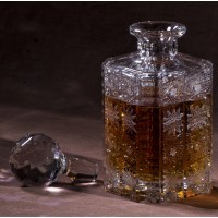 Whiskey decanter 0.8l. Classic Collection.